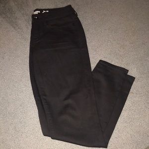 Woman’s black Levi’s jeans